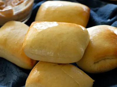 Dinner rolls