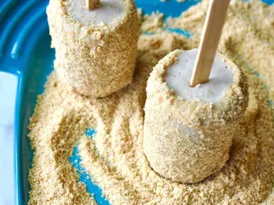 Guava Cream Pie Pops