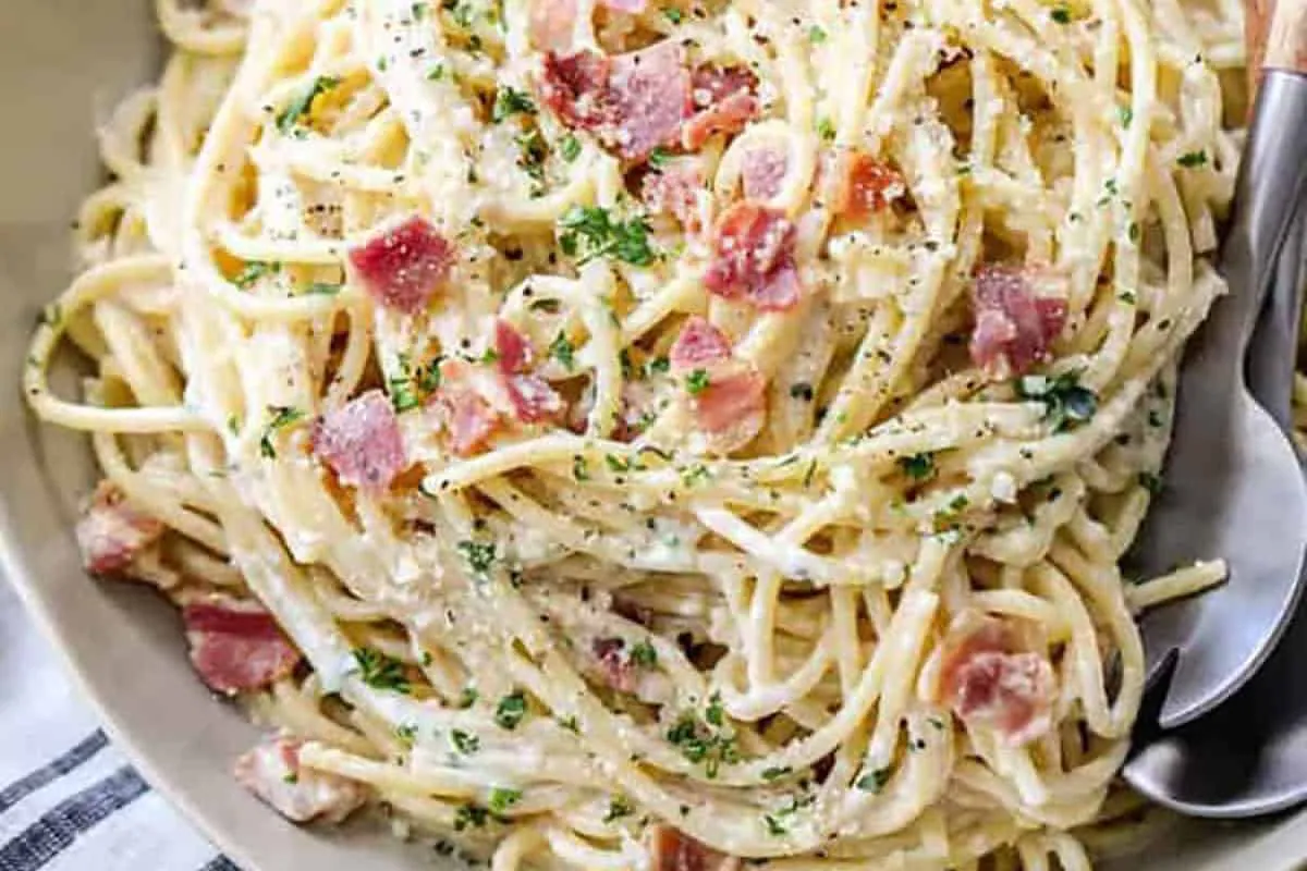 Spaghetti Carbonara with prosciutto