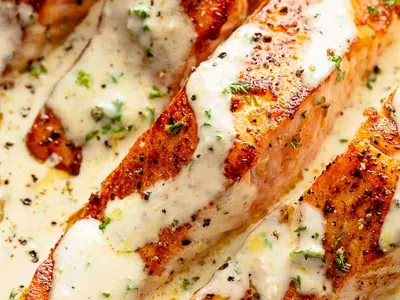 Salmon with Creamy Garlic Sauce