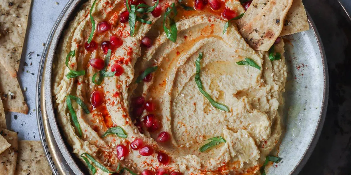Classic Garlic Lemon Hummus