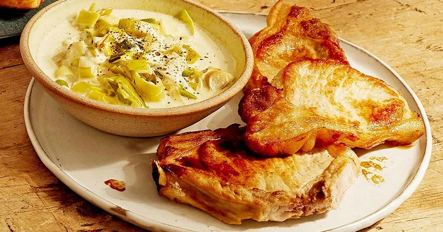 Pork Chops with Creamy Leeks