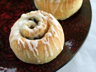 Rum Mincemeat Cinnamon Buns