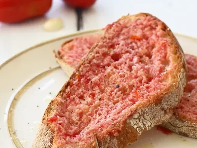 Pan con Tomate