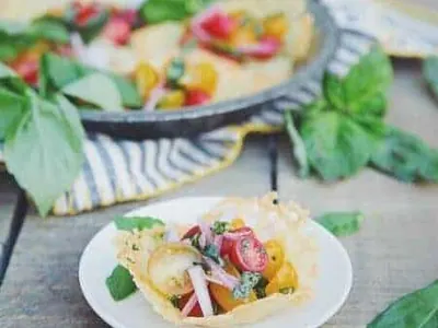 Cheddar Tomato Salad Cups