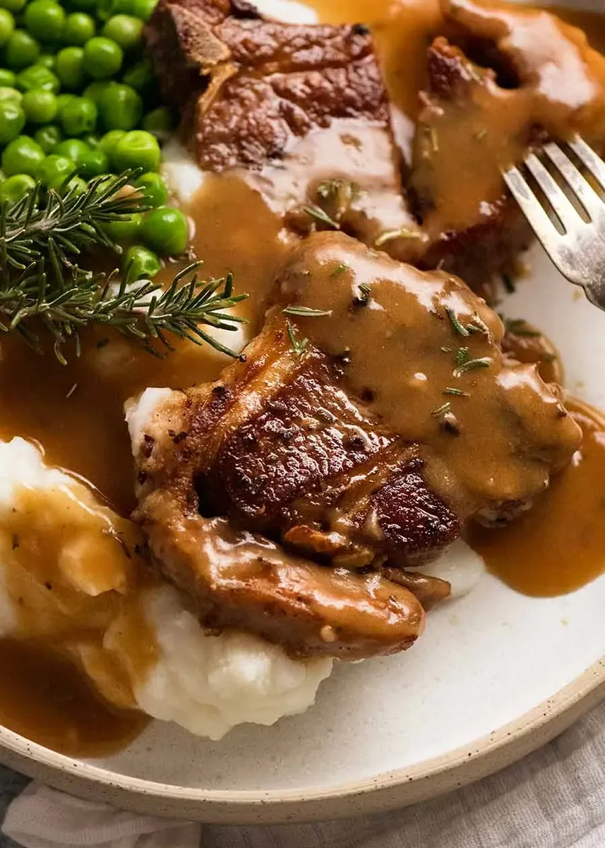 Lamb Chops with Rosemary Gravy