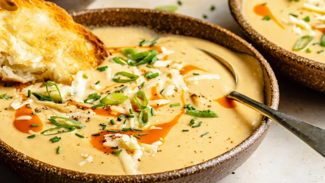 Buffalo Cheddar Cauliflower Soup