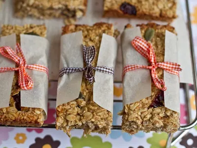 Banana Cranberry Oat Bars
