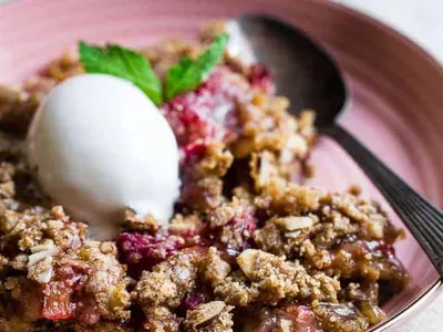 Strawberry Rhubarb Crisp (6 servings)