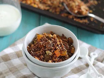 Cashew Quinoa Granola