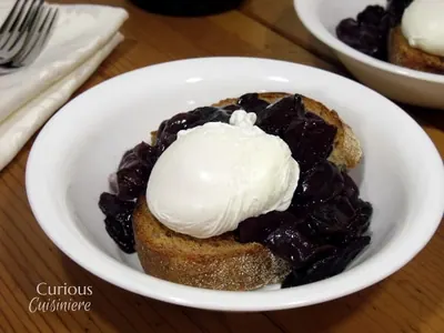 Eggs in Red Wine Sauce