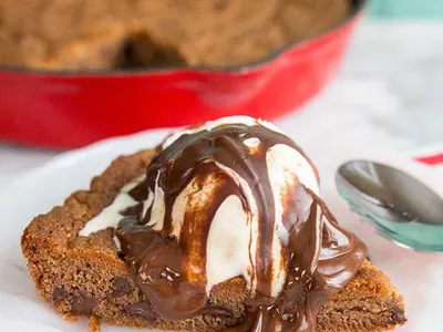Peanut Butter Chocolate Chip Skillet Cookie