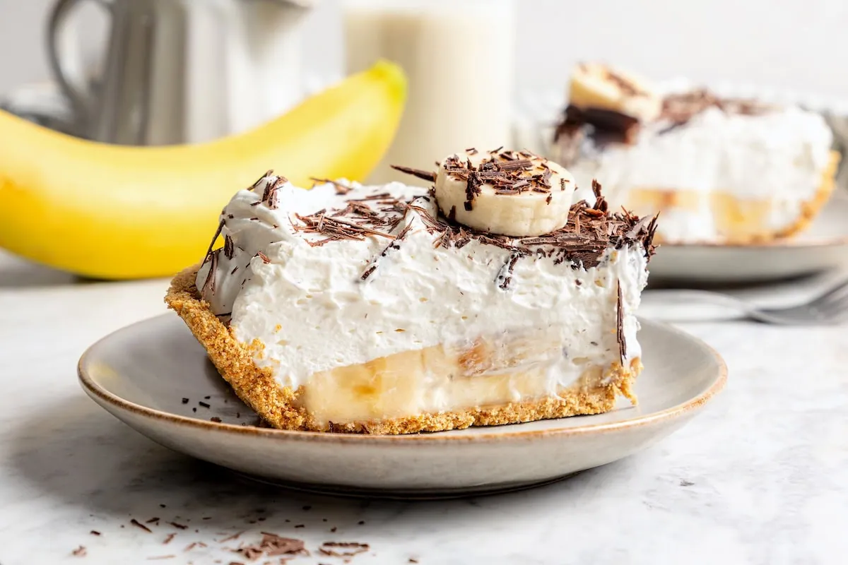 Banana Cream Pie with crackers