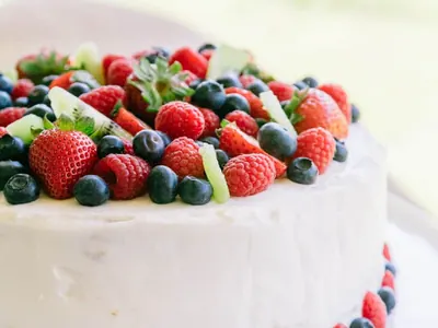Kiwi Berry Cake