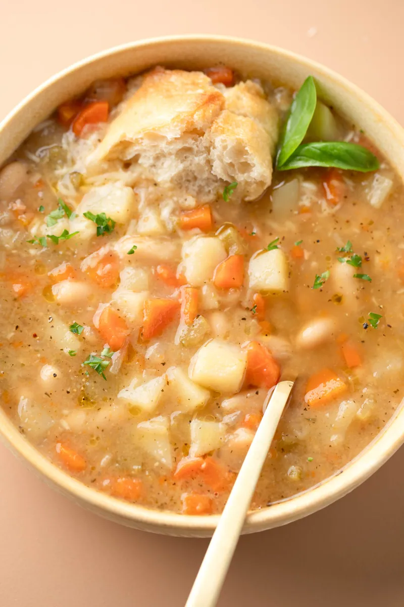Slow Cooker White Bean Soup