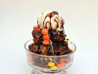 Chocolate Chip Skillet Brownie Bars