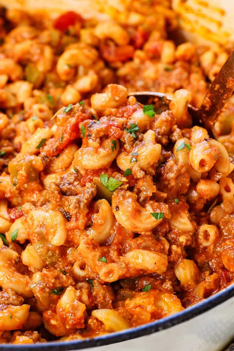 Cheesy One-Pot American Chop Suey