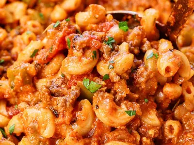 Cheesy One-Pot American Chop Suey