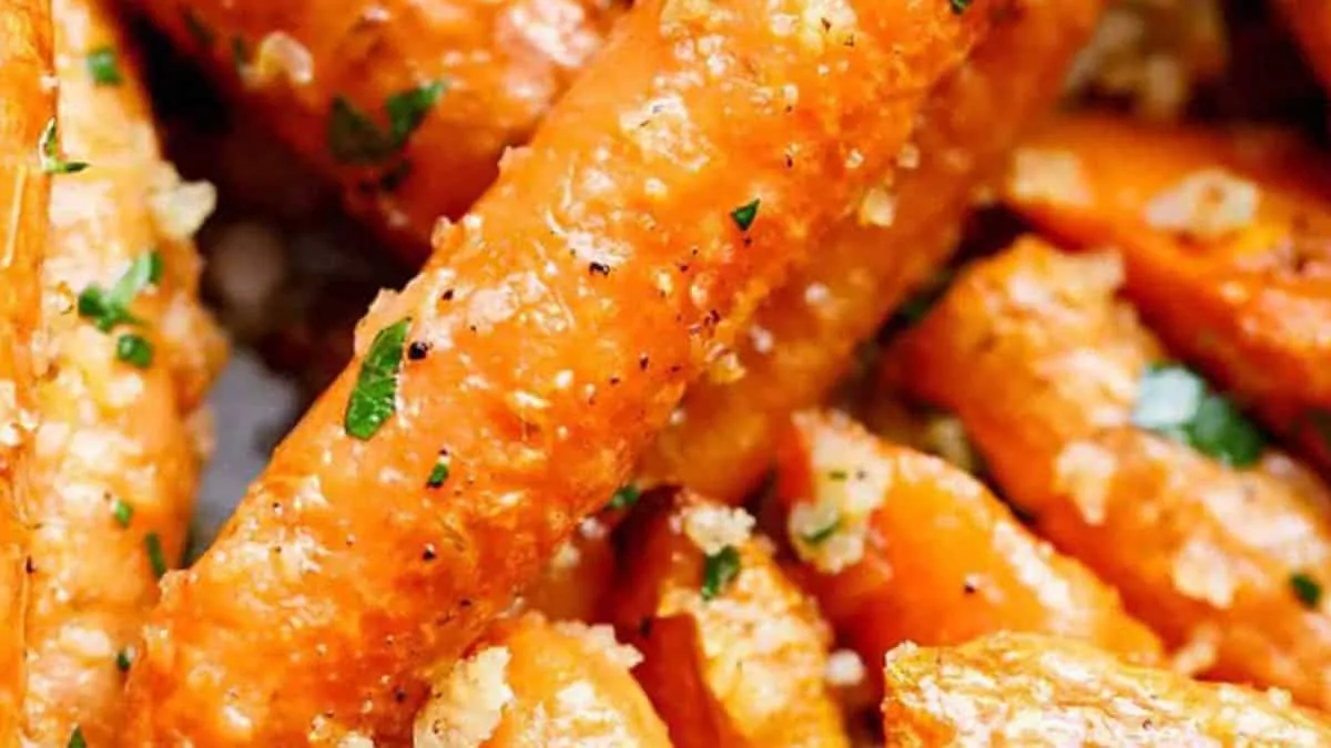 Garlic Parmesan Roasted Carrots