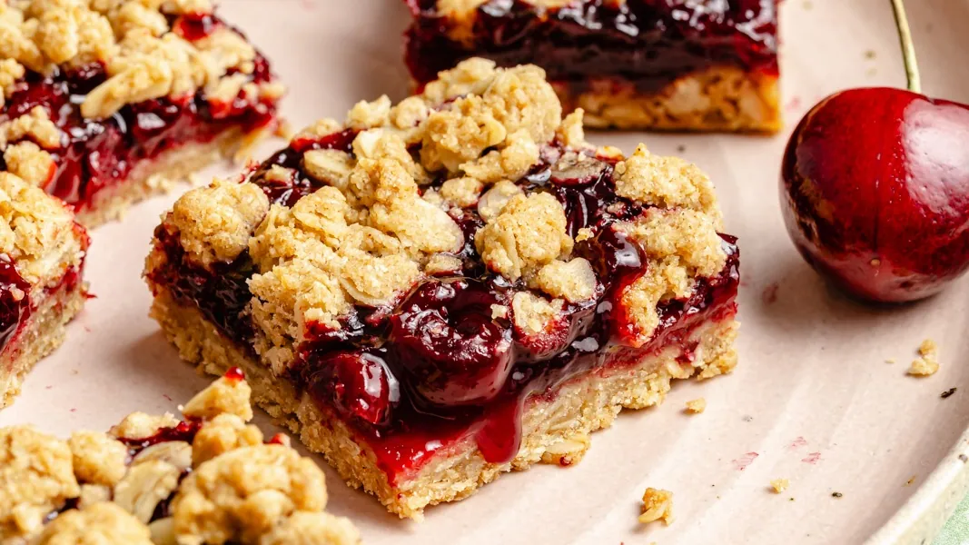 Cherry Oatmeal Pie Bars