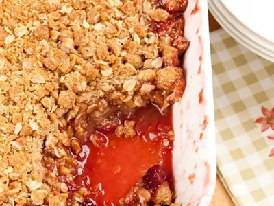 Apple Cranberry Oat Crumble