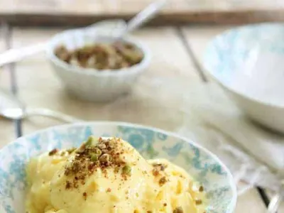 Mango Frozen Yogurt with nuts and seeds
