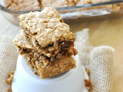 Chai Oatmeal Raisin Bars
