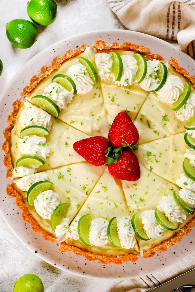 Key Lime Pie with crackers