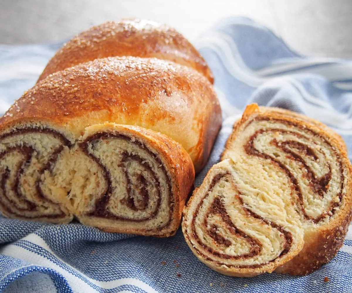 Cozonac Walnut Roll