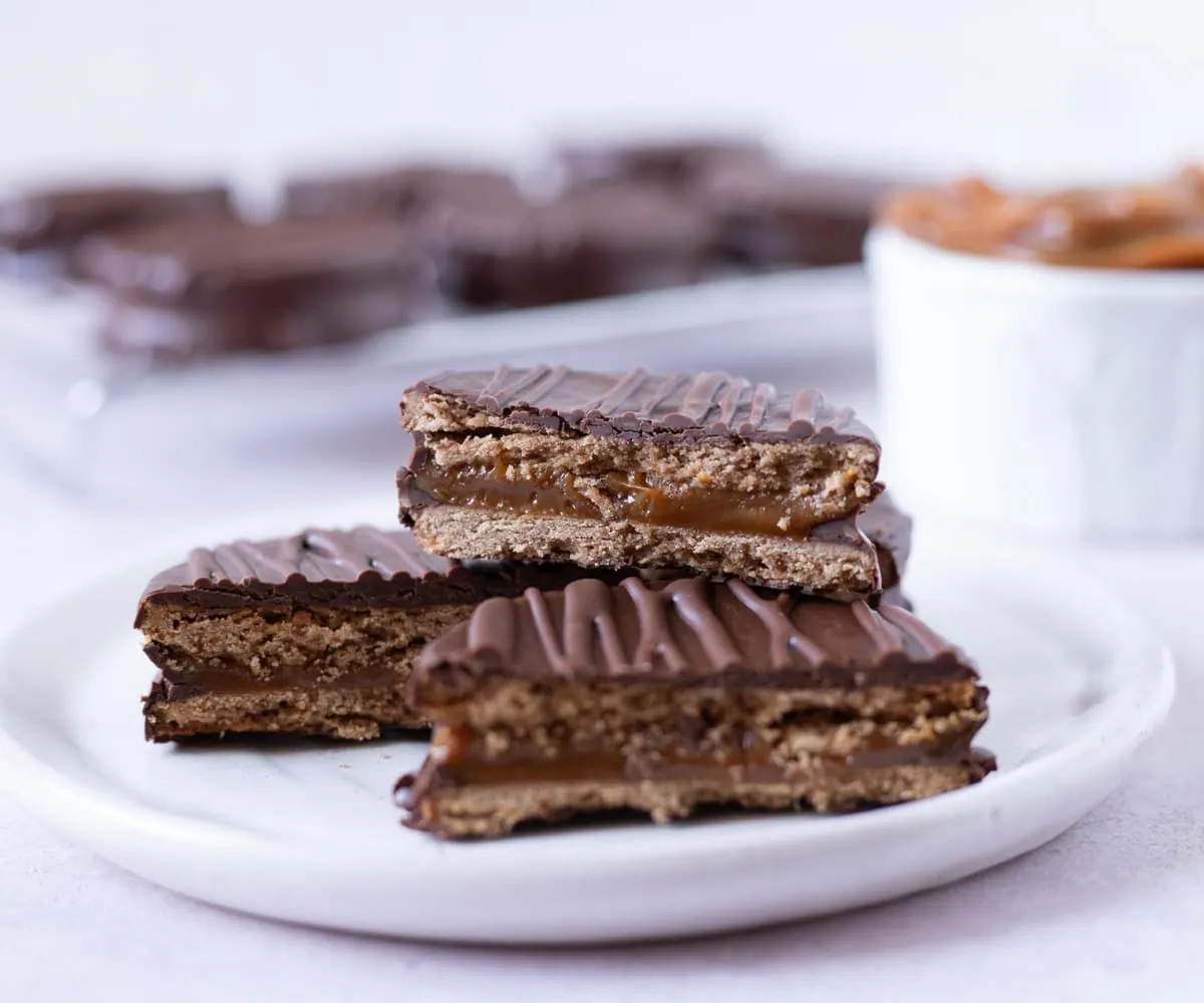 Chocolate Dulce de Leche Alfajores
