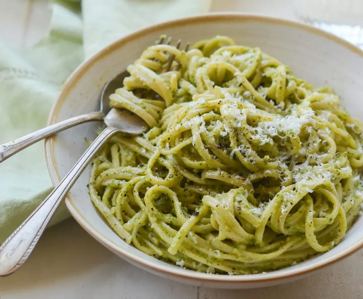 Creamy Arugula Walnut Linguine