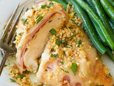 Skillet Chicken Cordon Bleu