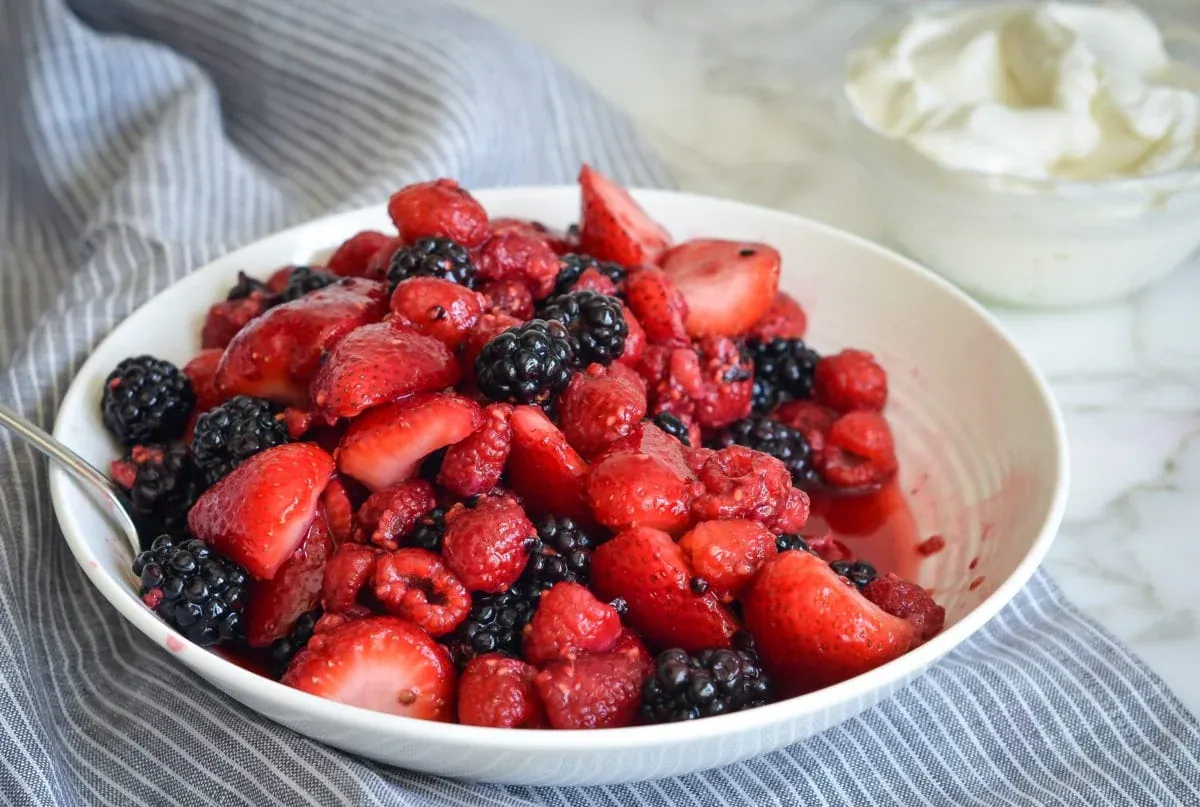 Macerated Berry Yogurt Cream