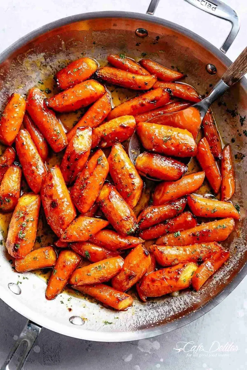 Honey Garlic Roasted Carrots