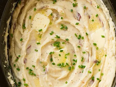 Slow Cooker Garlic Mashed Potatoes