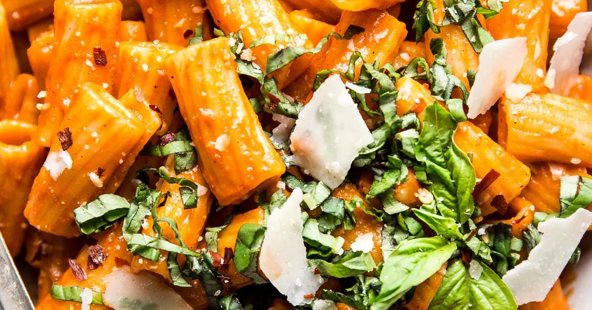 Creamy Roasted Pepper Rigatoni