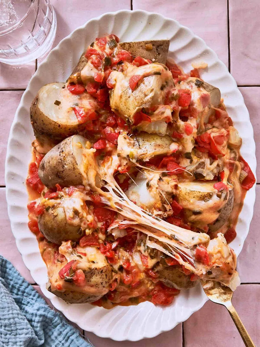 Cheesy Potatoes with fresh tomatoes