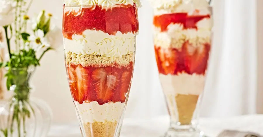 Strawberry Cheesecake Sundaes