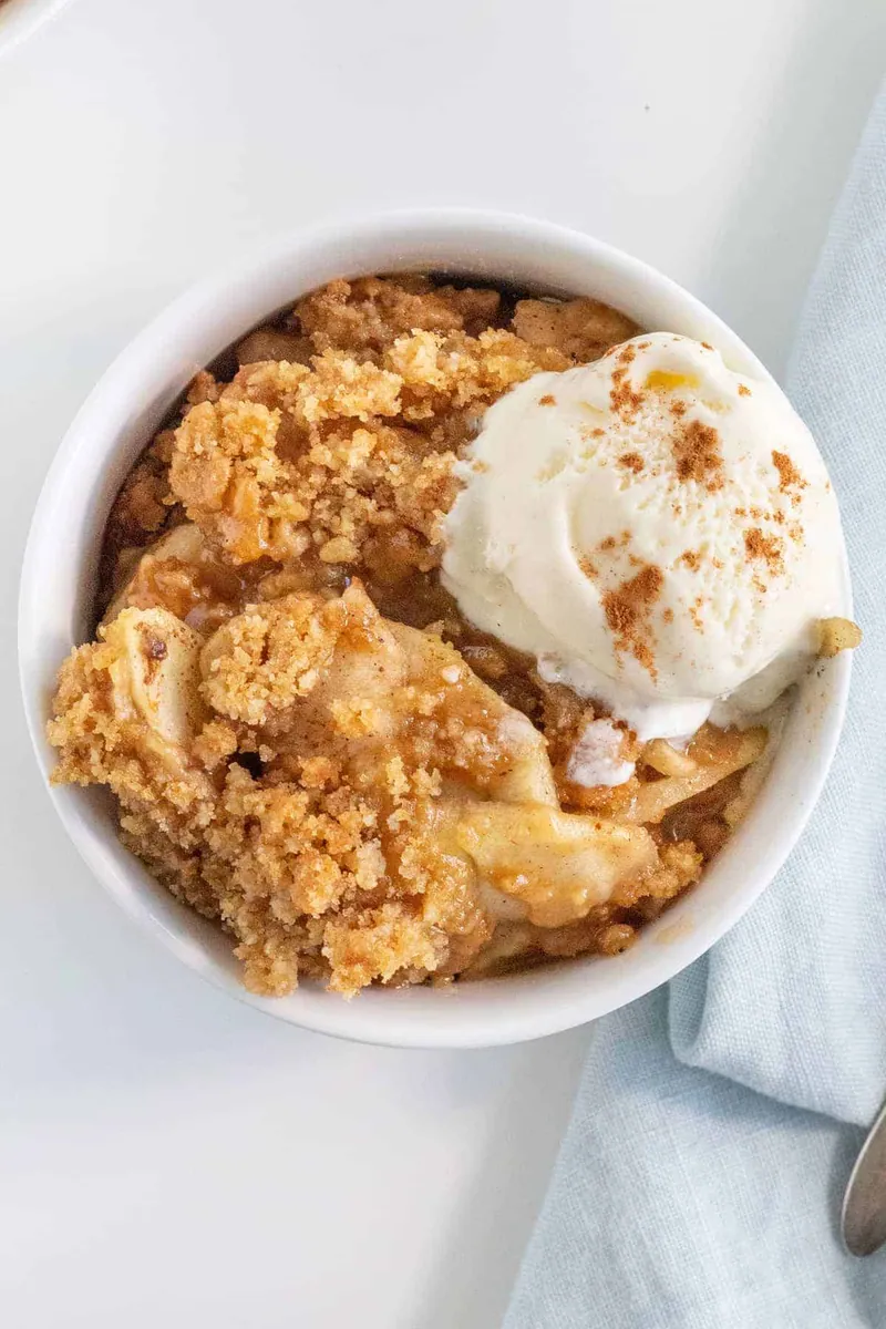 Apple Brown Betty with apples