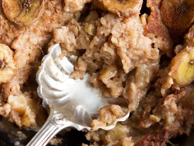Bananas Foster Baked Oatmeal