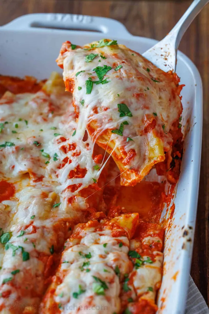 Cheese Manicotti with pasta sauce