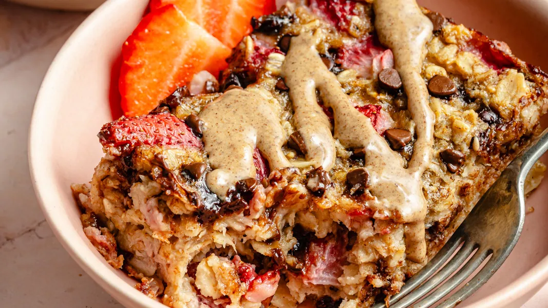 Strawberry Banana Baked Oatmeal