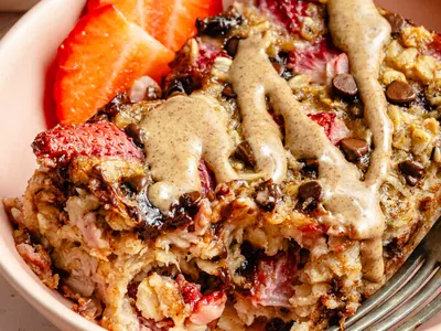 Strawberry Banana Baked Oatmeal