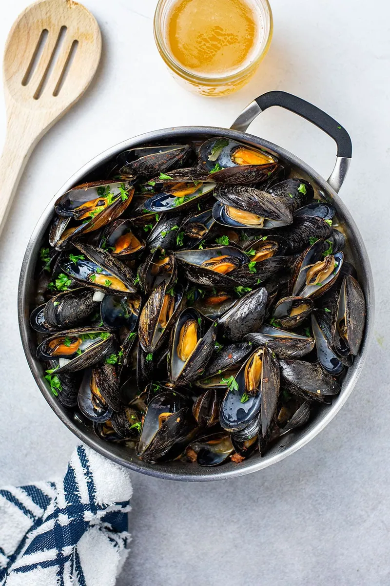 Beer Steamed Mussels with Bacon