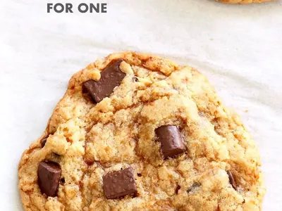 Chocolate Chunk Cookies with juice