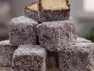 Raspberry Lamingtons