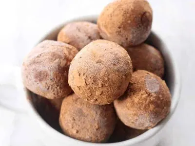 Peppermint Chocolate Energy Bites