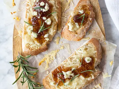 Fig Cheese Crostini
