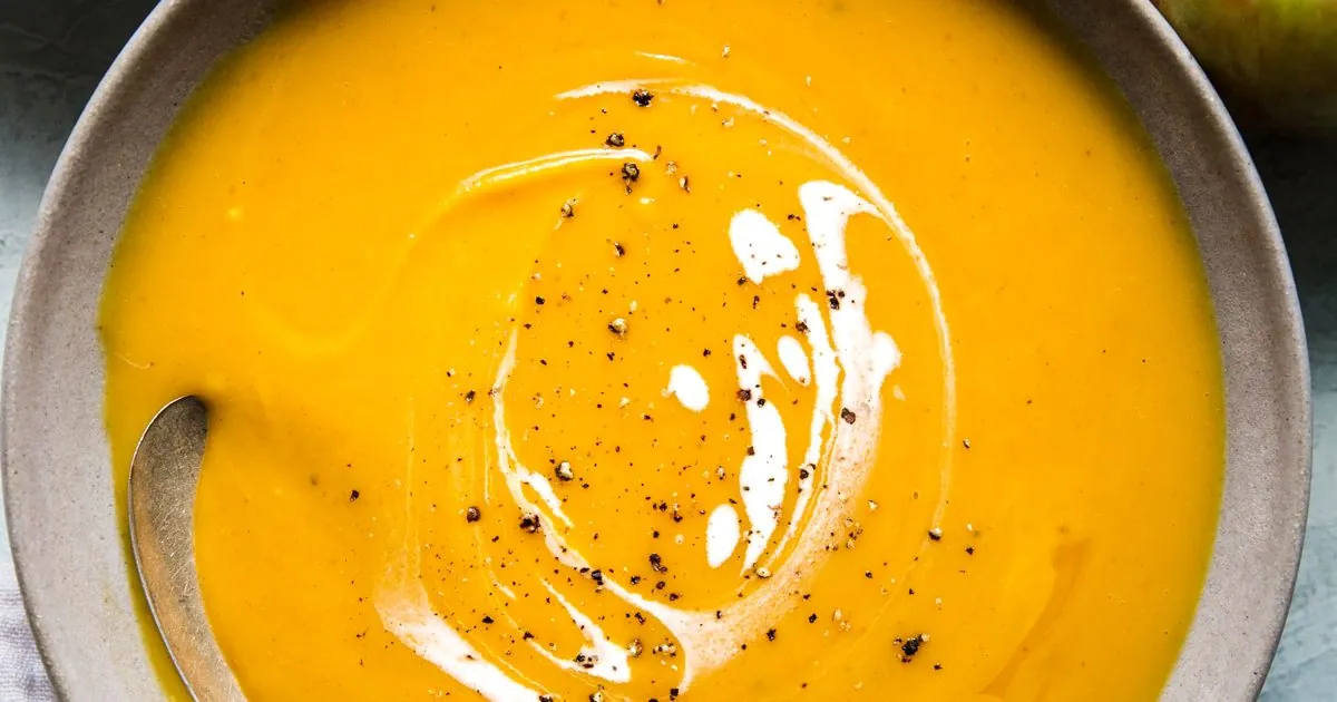 Slow Cooker Squash Apple Soup