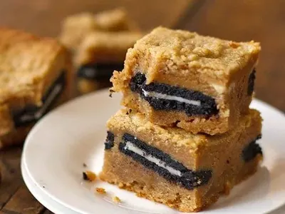 Peanut Butter Oreo Blondies